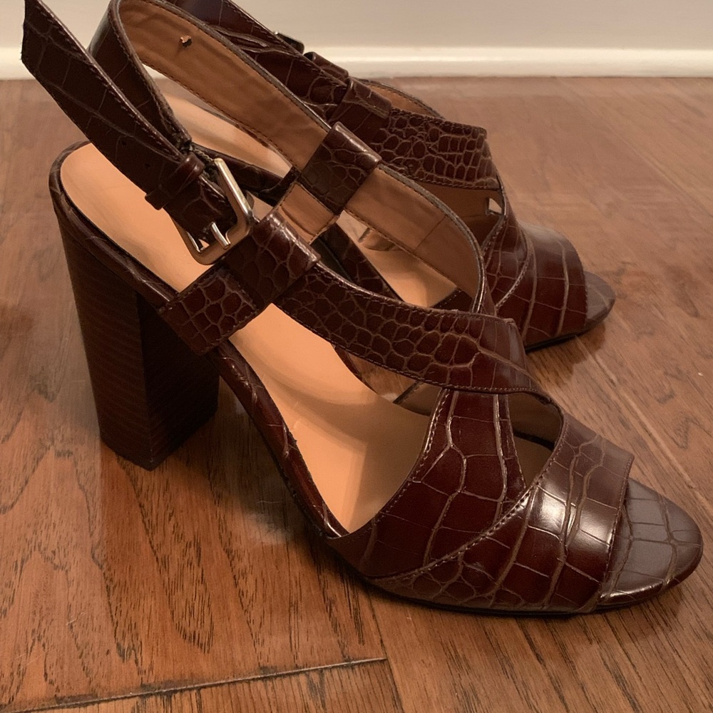 Nine West Brown Embossed Croc. Sandals Stack heels Peep Toes. 8M